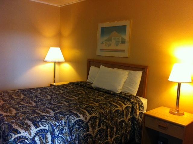 Silver Spur Motel Lander Bagian luar foto