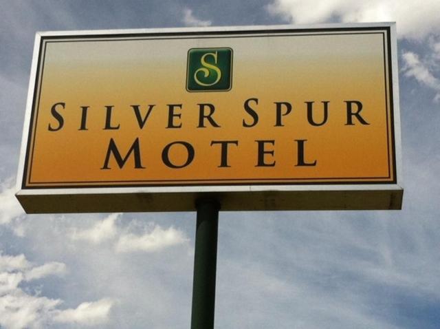 Silver Spur Motel Lander Bagian luar foto