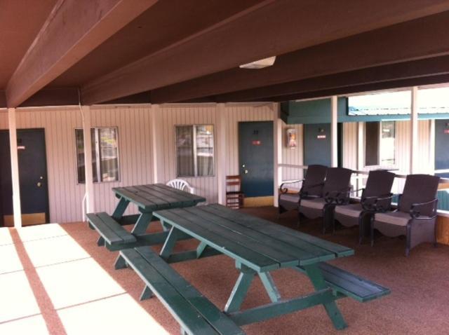 Silver Spur Motel Lander Bagian luar foto